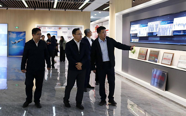 中國(guó)鋼研黨委副書記、總經(jīng)理高宏斌一行 到航產(chǎn)集團(tuán)調(diào)研